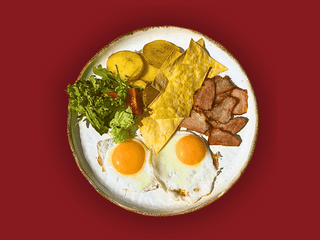 Яєчня з беконом та картоплею