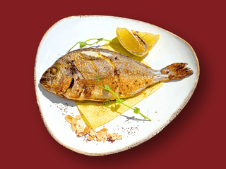 Дорадо на мангалі