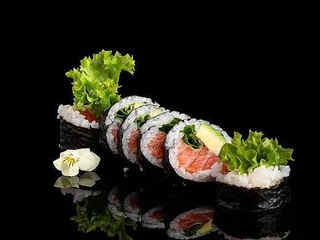 Futomaki  Łosoś surowy z avocado