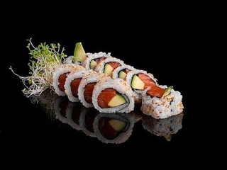 California Łosoś surowy z avocado