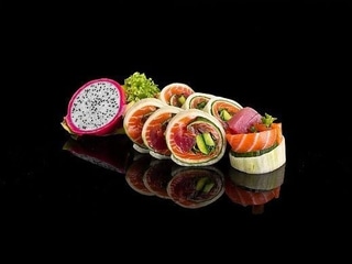 Sashimi maki w ogórku mix ryb