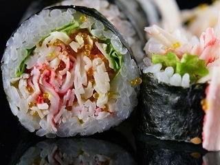 Futomaki Sałatka krabowa