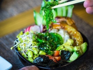 Sushi Bowl z kurczakiem teryaki