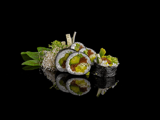 Futomaki sałata serek mango ogórek tykwa 6szt