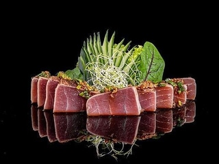 Maguro tataki –opalany tuńczyk 9szt