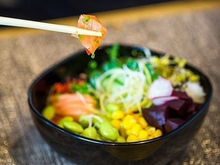 Sushi Bowl z łososiem
