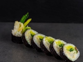Futomaki dorada w tempurze