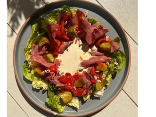 Salad with roast beef 