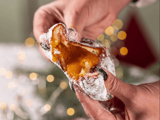 Пампух з абрикосовим джемом