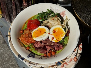 БОУЛ З ПАСТРАМІ