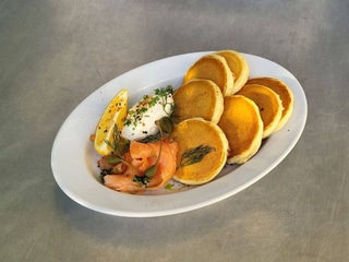 МІНІ-ПАНКЕЙКИ З ЛОСОСЕМ