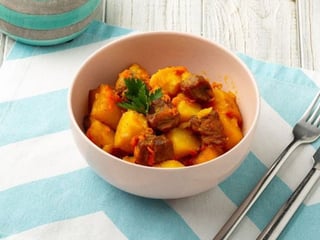 Тушкована картопля зі свининою