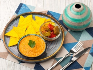 Паштет з квасолі та начос