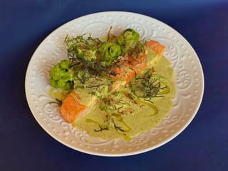 Стейк з лосося з лимонно-перцевим соусом (Середземноморʼя)