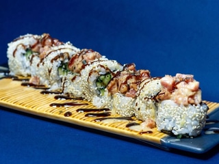 Рол з тартаром тунця та яблуком (Японія)