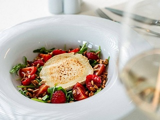 Ziegenweichkäsesalat