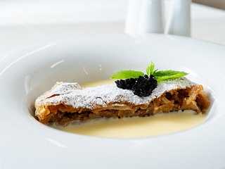 Apfelstrudel mit Vanillesauce