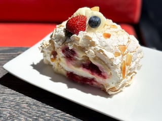 Меренговий рулет