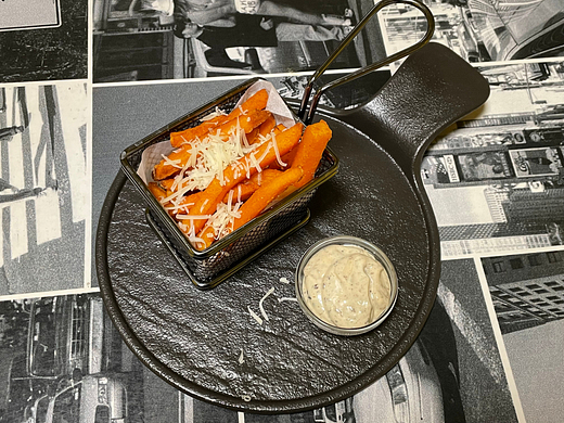 Батат фрі з трюфельним айоле (140г)