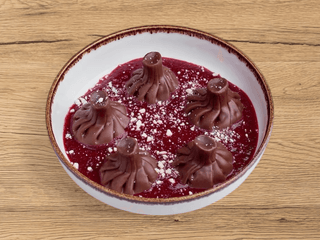 Chinkali z dubajską czekoladą w sosie jagodowym 5 szt