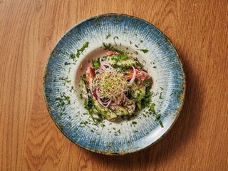 Sałatka gruzińska z pastą orzechową