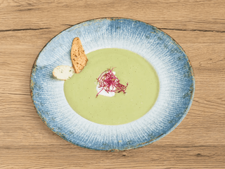 Krem z brokułów i szpinaku z kremowym serem 