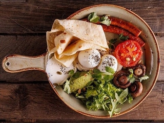 З курячими ковбасками