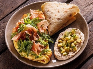 Омлет із карпатським прошуто