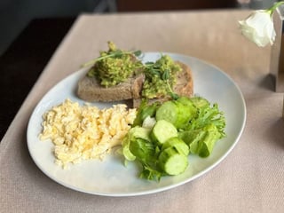 BREAKFAST WITH GUACAMOLE