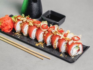 Рол зі стружкою тунця 