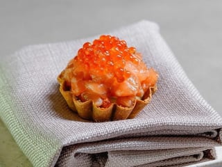 Кростіні з лососем 