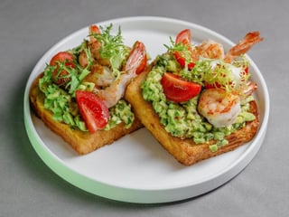 Авокадо тост з креветкою 