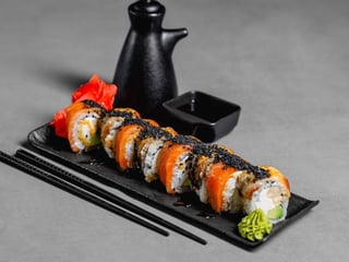 Філадельфія з лососем та вугрем 