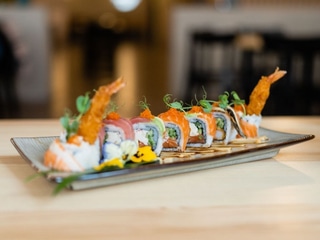 S81. Sake Mango Royal Roll 8ks