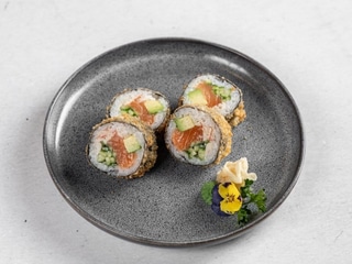 S93. Sake Spicy Crunchy Roll 🌶
