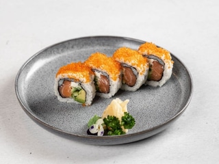 S70. Sake Spicy Tobiko Roll