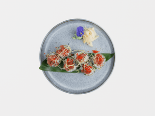 S17. Tuna tartar crunchy roll, 8ks
