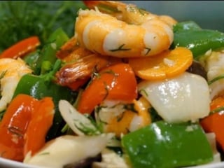 Krewetki pikantne w miodzie w aromacie trawy cytrynowej