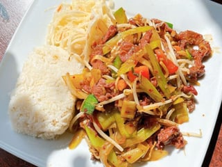 Wołowina pikantna na miodzie w aromacie trawy cytrynowej