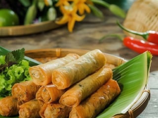 Sajgonki 3 szt. z surówką i ryżem