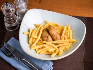 Котлети курячі з картоплею фрі