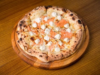 Піца з сьомгою та філадельфією