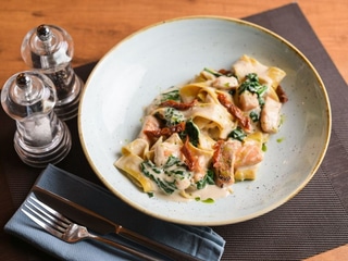 Папарделле з сьомгою  у вершковому соусі