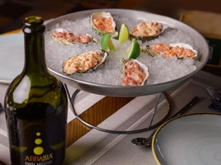 Сет тартарів та пляшка ігристого