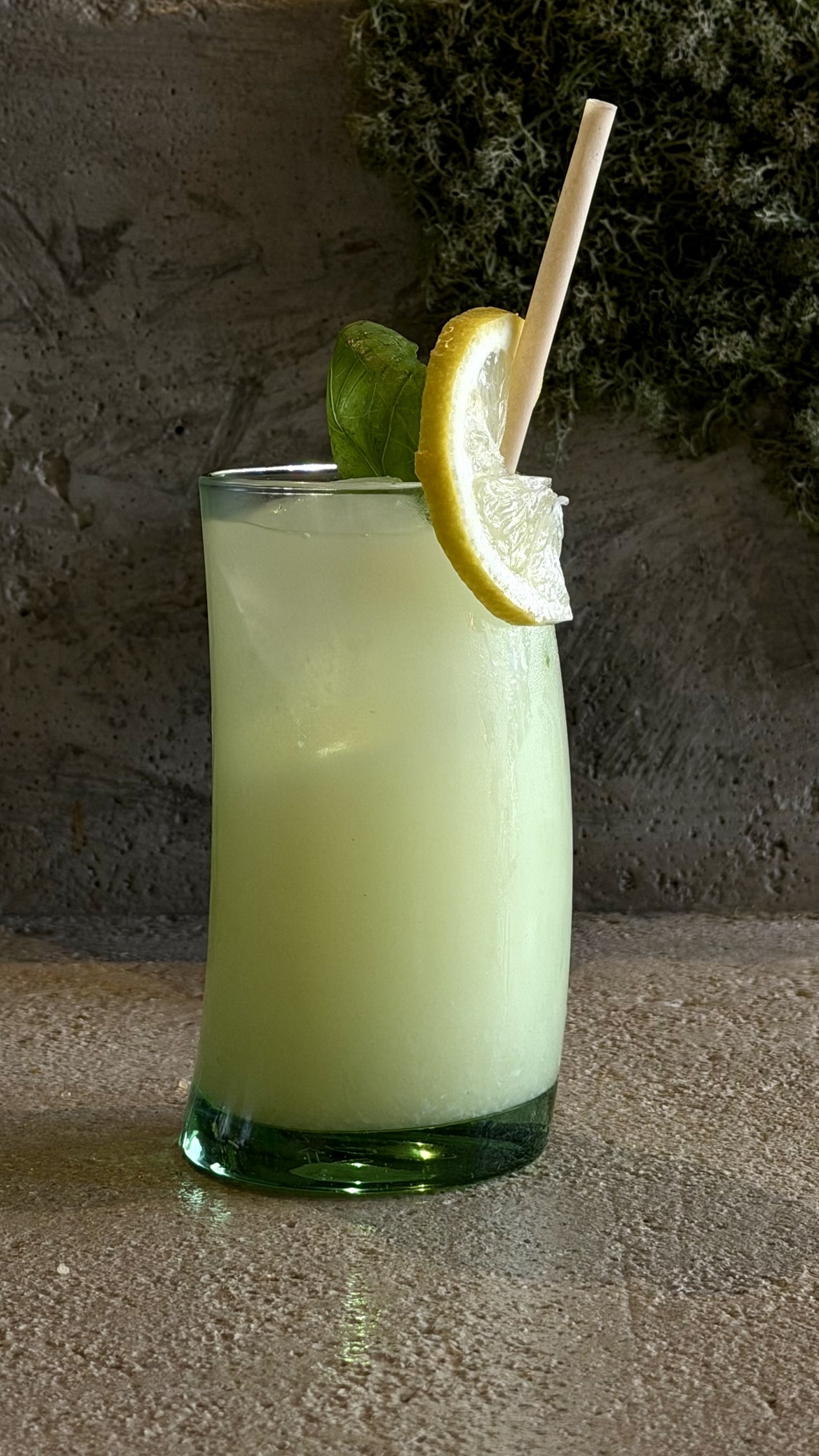 Limonada Tropic con piña, albahaca y coco en HAVEN