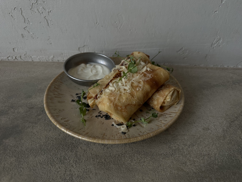 Crepe de pollo y champiñones en salsa cremosa en HAVEN