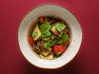 Локшина з качиною грудкою та овочами