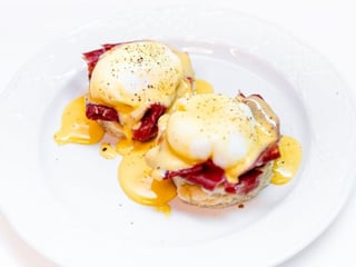 Eggs Benedict (Smoked Salmon or Serrano Ham)