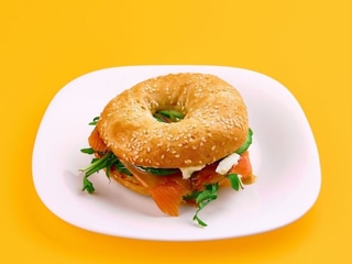 Bagel s lososem