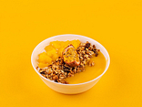 Jogurt s granolou mango-maracuja